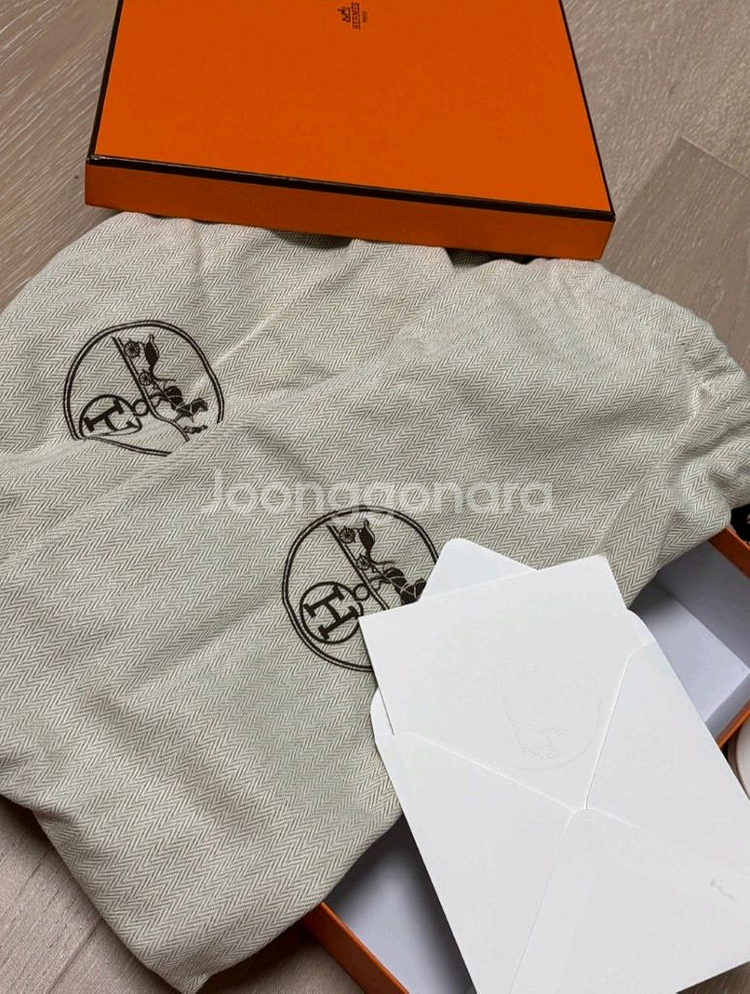 에르메스 오란36.5(카프스킨) 화이트색상 팝니다--4