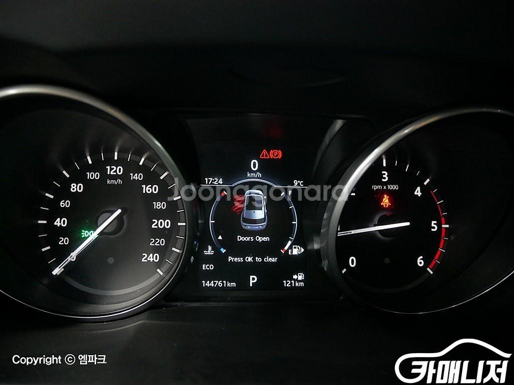 [랜드로버]디스커버리 스포츠 2.0 TD4 HSE 럭셔--6