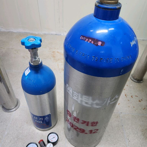 탄산가스봄베2개,레귤레이터