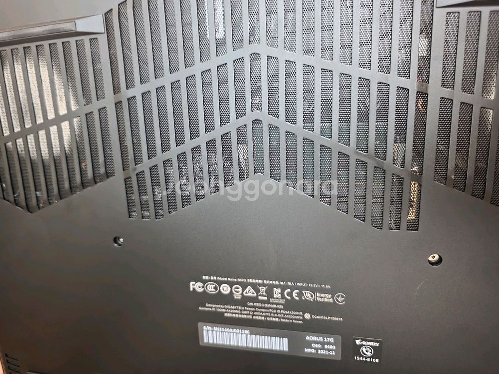 기가바이트 어로스 17G--8