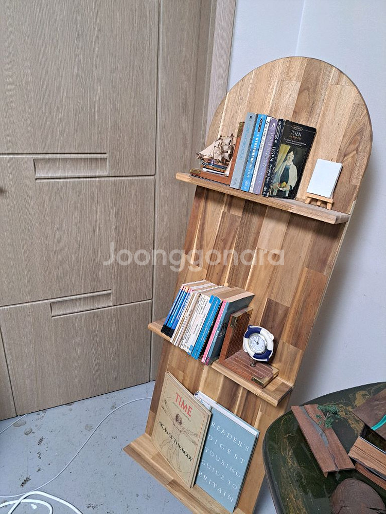 북스탠드 겸용 장식장--0