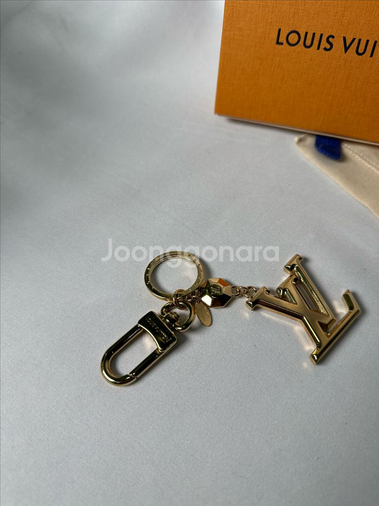 [새상품급]루이비통 Lv 파셋 백 참 키링--2