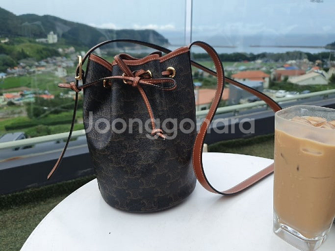 셀린 트리오페 버킷백--0