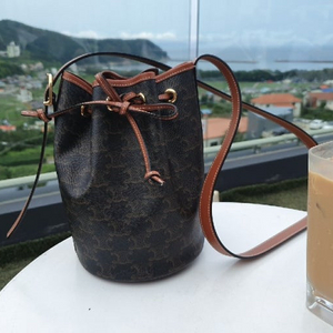 셀린 트리오페 버킷백