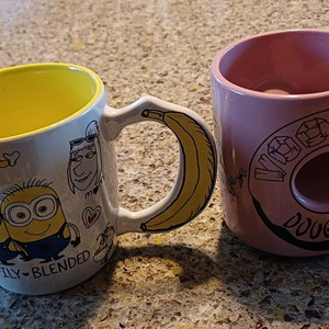 유니버셜스튜디오 미니언즈 바나나 & 도넛 머그컵