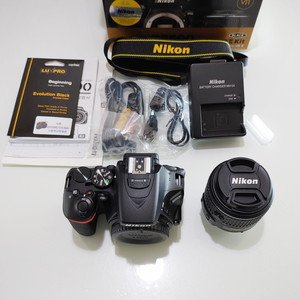 니콘 D5500 바디 + 18-55mm렌즈 민트급 판매