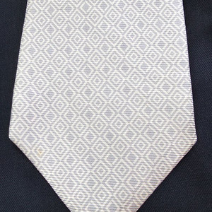 kiton 더블 4폴드 타이 입니다.