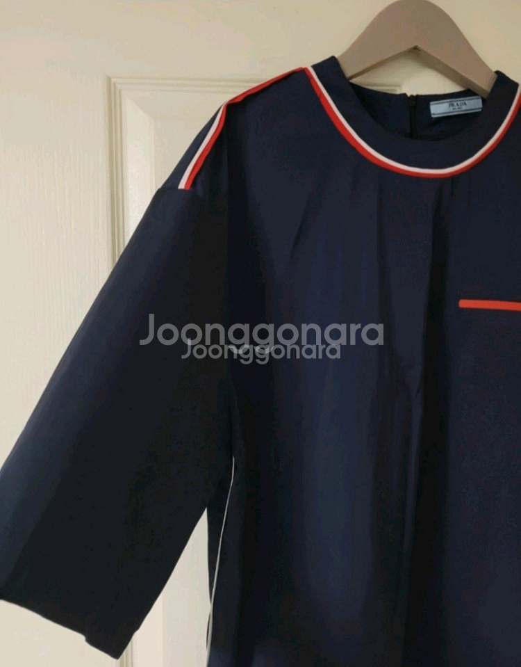 F 프라다 티블라우스--1