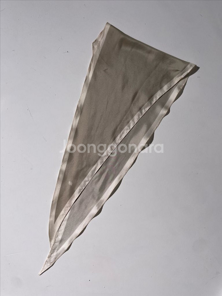 Saint Luxure 휘스퍼 베이지 미차 스카프--1