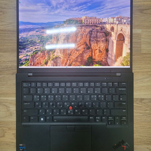 레노버 X1 Carbon 9세대 4K 램32G 1kg