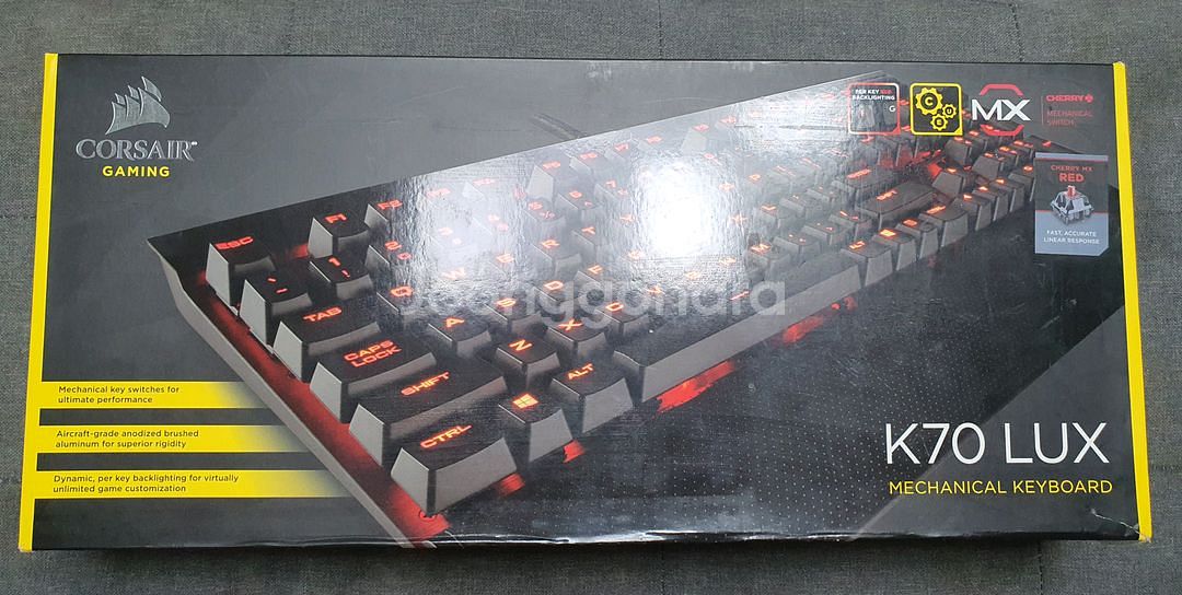 커세어 K70 LUX 적축 RGB 키보드--1