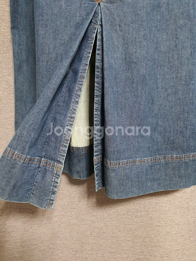 르베이지 LEBEIGE 백밴딩 데님 스커트 77 사이즈--8