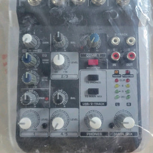 베링거 Q502USB 믹서
