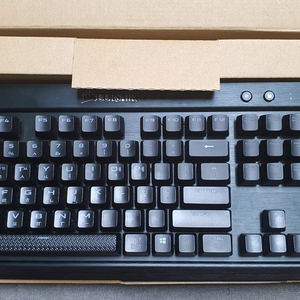 커세어 K70 LUX 적축 RGB 키보드