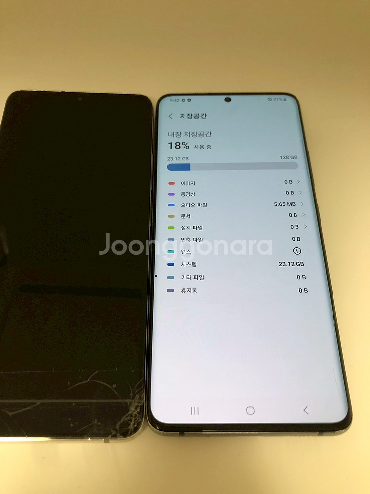 갤럭시 퀀텀2 블랙과 화이트 기기 2대 일괄(63409--8