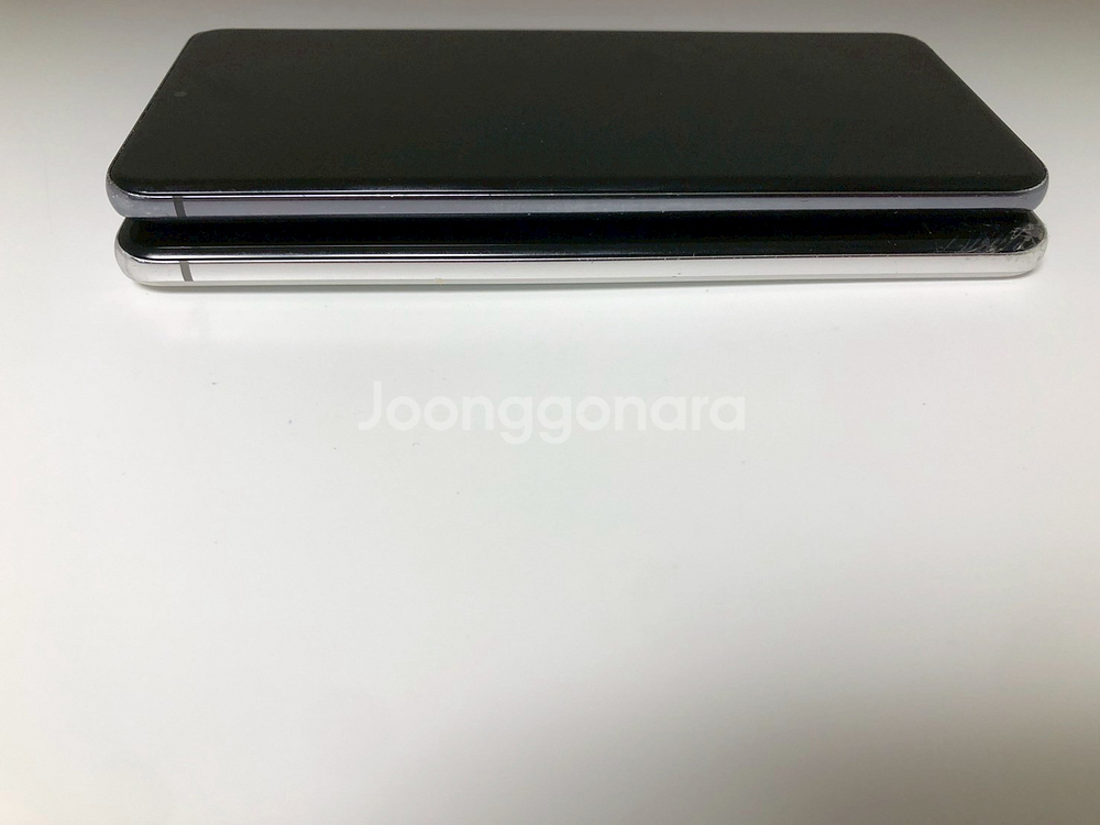 갤럭시 퀀텀2 블랙과 화이트 기기 2대 일괄(63409--5
