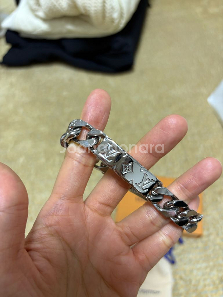 루이비통 남자 팔찌--1