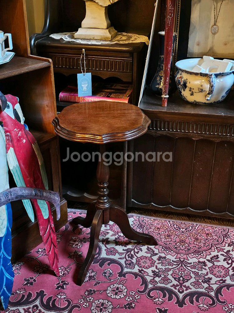 영국 빈티지 와인테이블--1