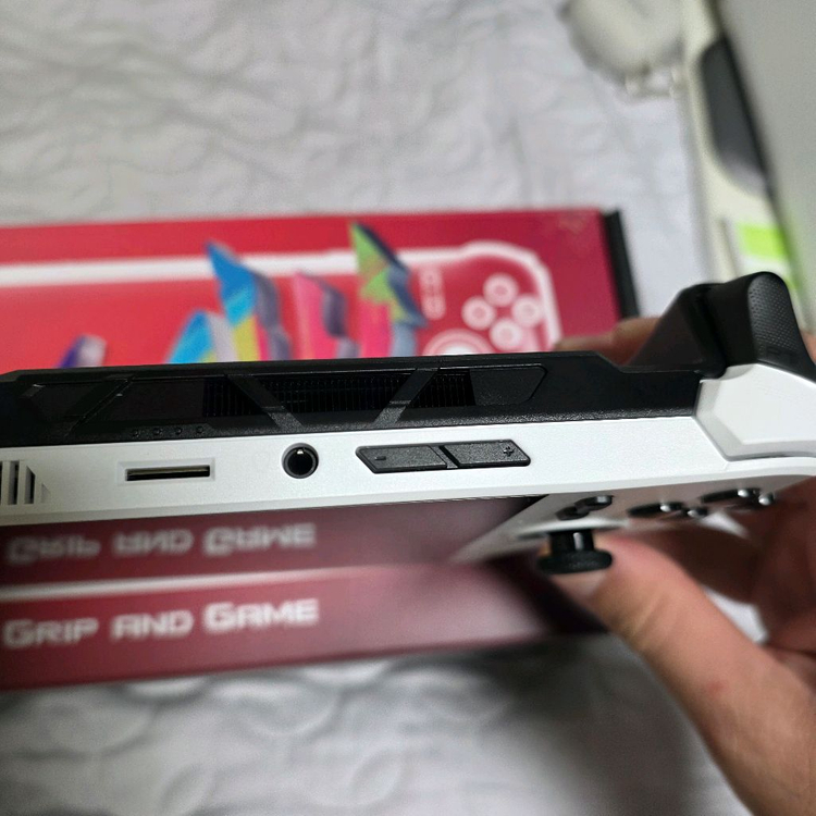 MSI Claw A8 1테라--4