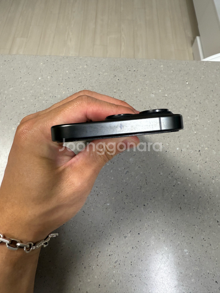 아이폰 15프로 블랙티타늄 128GB A급 케이스포함--2