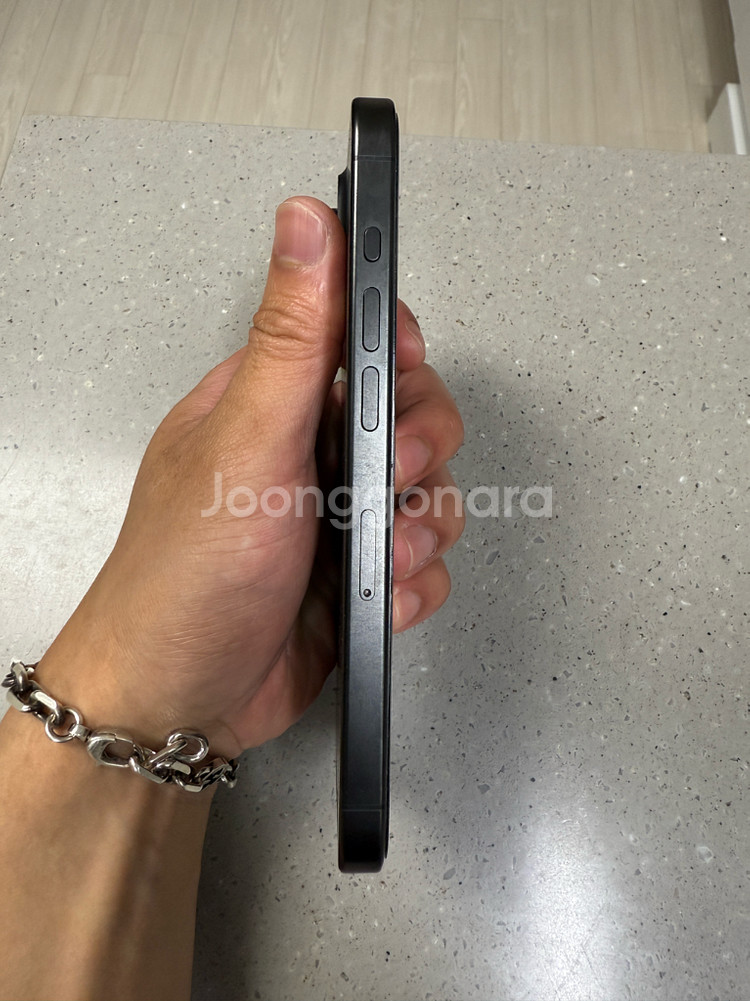 아이폰 15프로 블랙티타늄 128GB A급 케이스포함--4