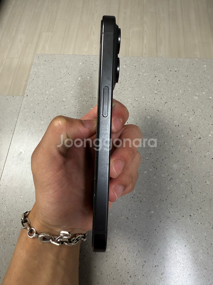 아이폰 15프로 블랙티타늄 128GB A급 케이스포함--13