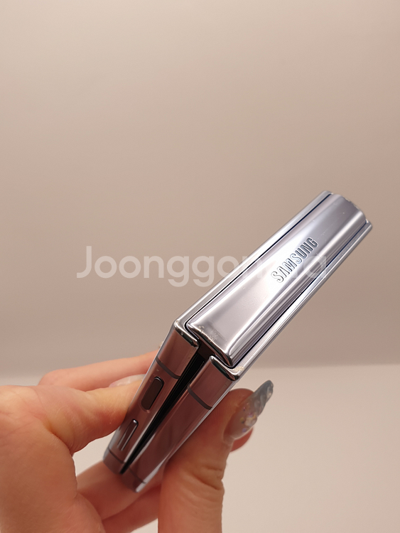 갤럭시 Z플립4 5G 블루 256기가 판매합니다--5