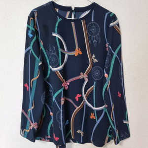 크로크다일 라운드넥 블라우스 77.88