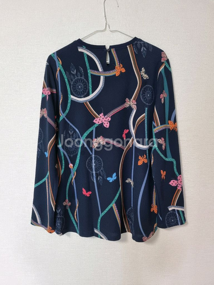 크로크다일 라운드넥 블라우스 77.88--1