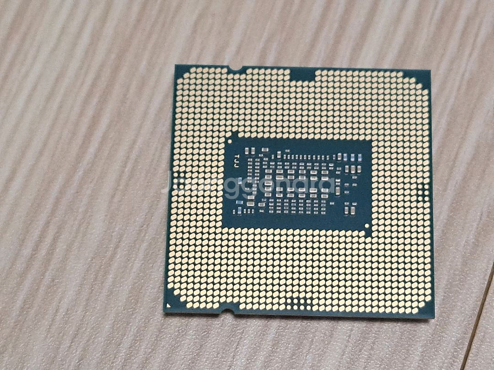 인텔 10세대 i3-10100 CPU 7.9만 급처--4