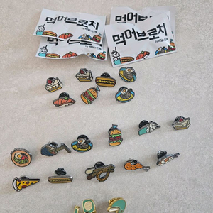 배민 브로치 팝니다