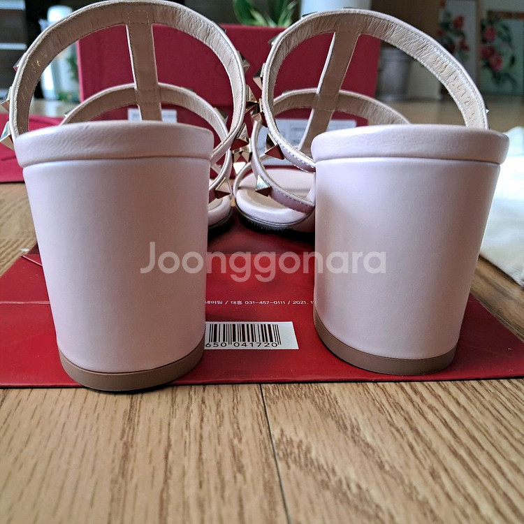 발렌티노 락스터드 샌들 235--2