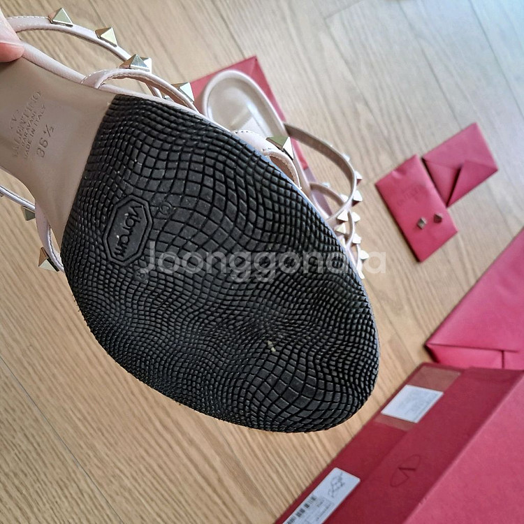 발렌티노 락스터드 샌들 235--7