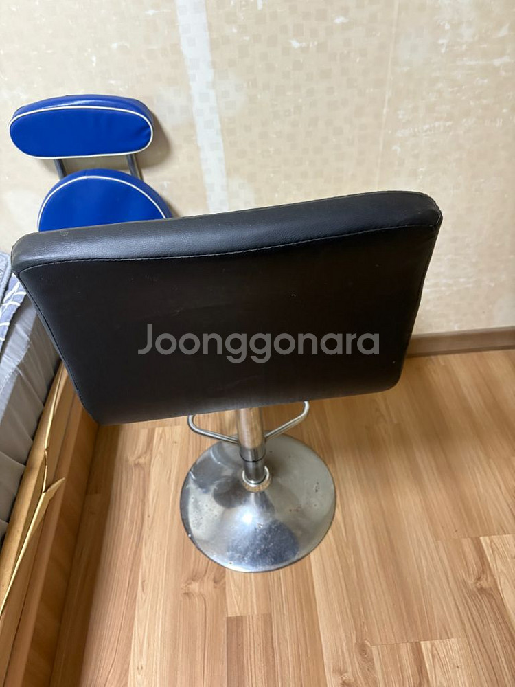 블랙 바 스툴 팝니다.--0