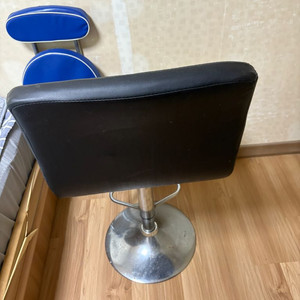 블랙 바 스툴 팝니다.