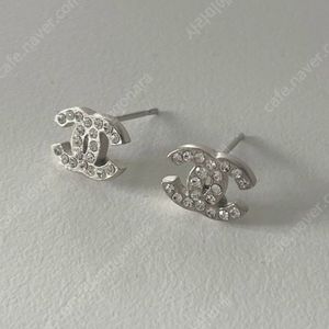 샤넬 cc로고 미니 귀걸이 구해요