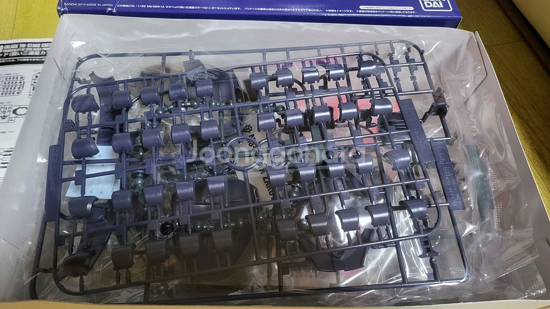 반다이 1/35 자쿠II 헤드 프라모델--1