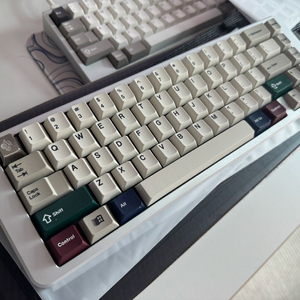 space65 r2 판매합니다. 실버색상