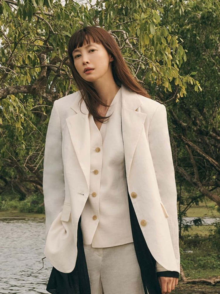 지스튜디오 25SS 린넨 베스트 이미지