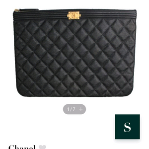 샤넬 보이 캐비어 클러치