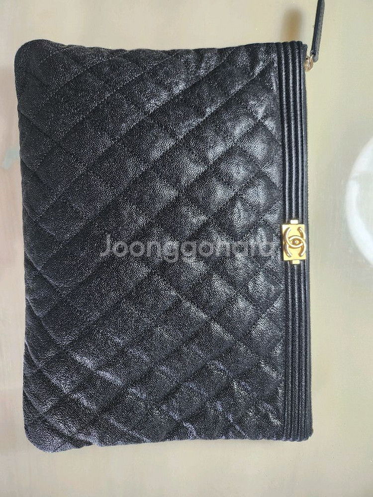 샤넬 보이 캐비어 클러치--1