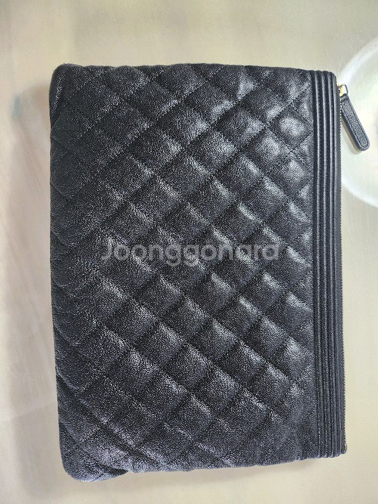 샤넬 보이 캐비어 클러치--2