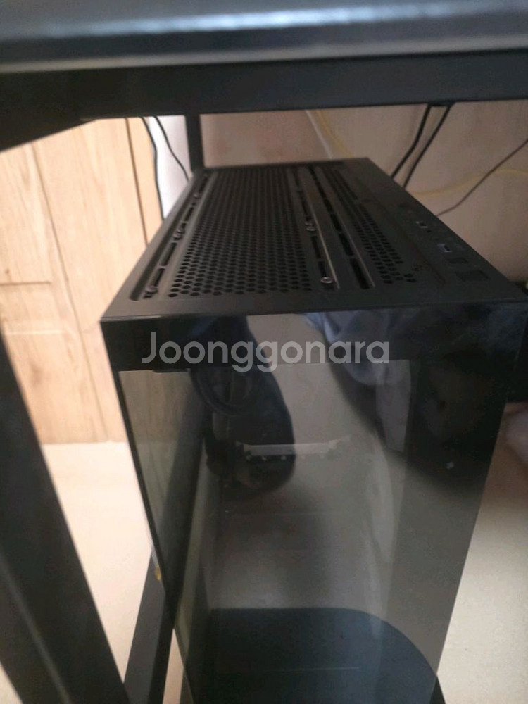 검정색 PC 케이스 판매합니다. 내부가 보이는 투명한--0