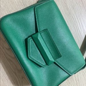 덱케 크로스백