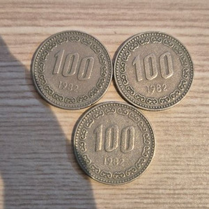 희귀동전 82년 100원 3개 팝니다.