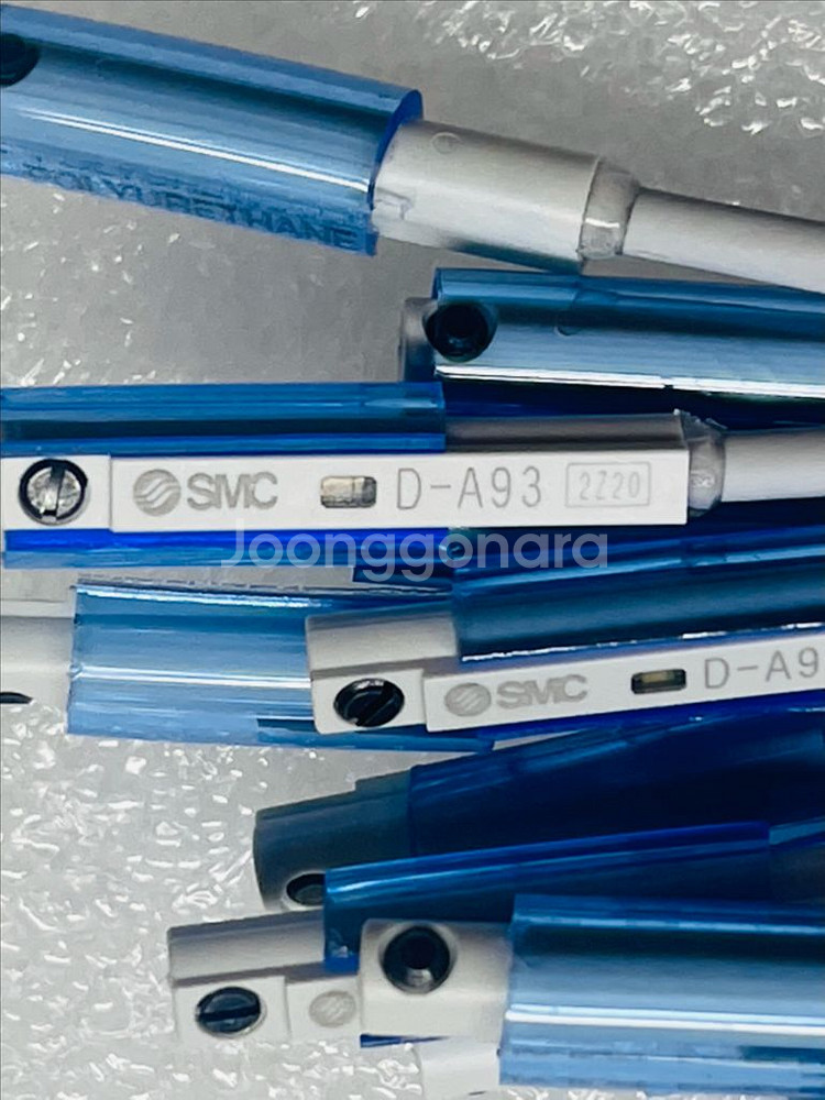 SMC D-A93 실린더 센서.--1