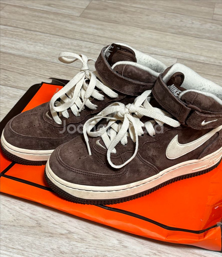 나이키 에어포스 1 미드 07 QS (235)--1