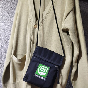 발렌시아가 익스플로러 크로스백