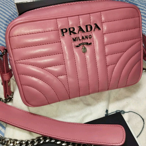 프라다 딸기 우유 다이어그램 크로스백