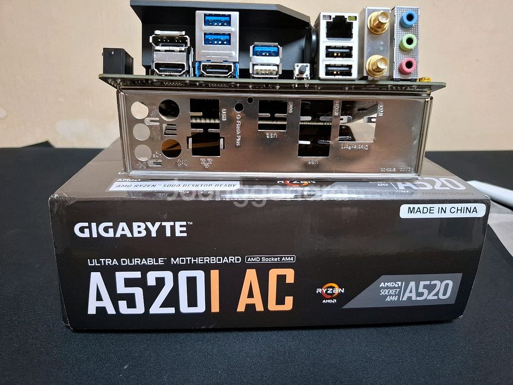 메인보드 기가바이트 A520I AC ITX 케이스--2